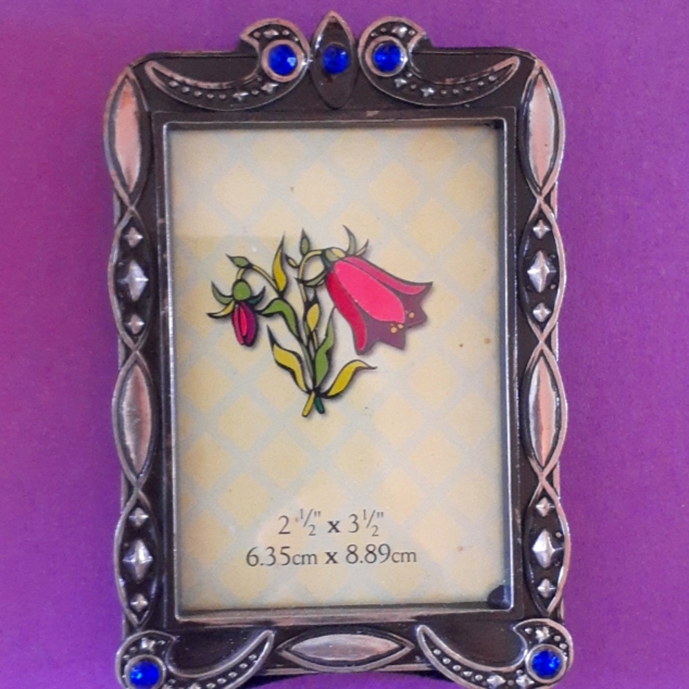 NWOT Jeweled Pewter Photo Frame W/small decorative Blue Stones (2.5"x3.5")